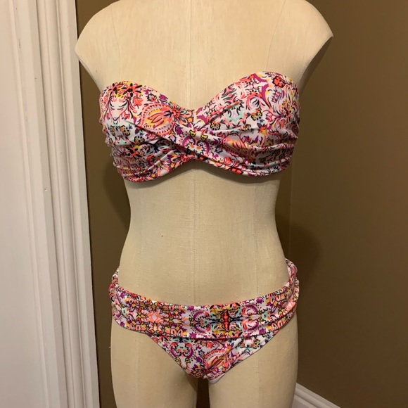 Victoria’s Secret bikini - Picture 11 of 12